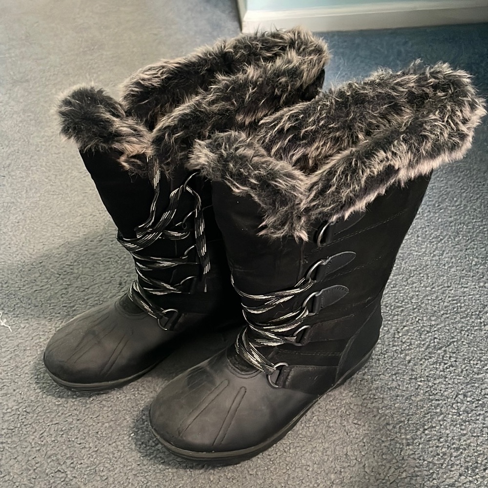 Rugged Outback snow boots